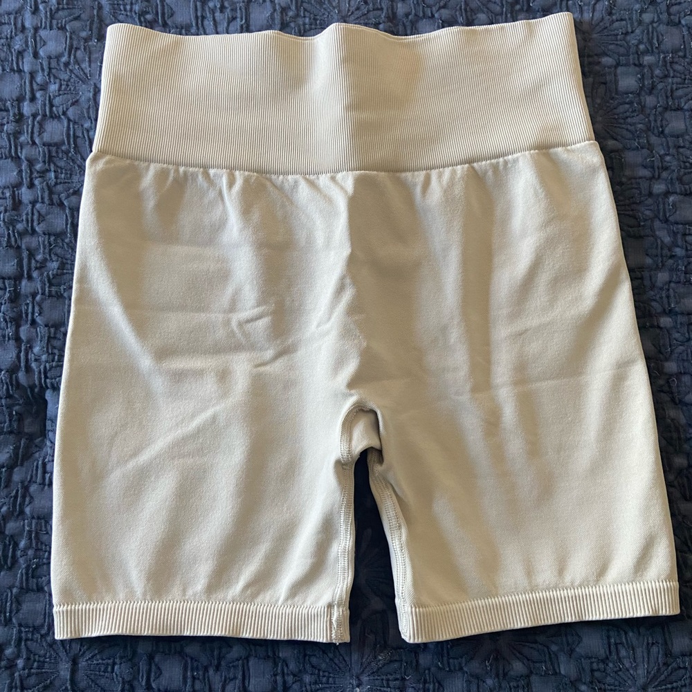 TALA chai hosta shorts